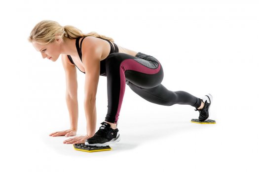 Fitness : 9 exercices avec disques glissants pour brûler des calories et sculpter