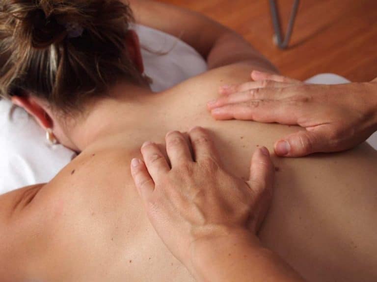 Comment le massage sportif améliore le bien-être des femmes ?